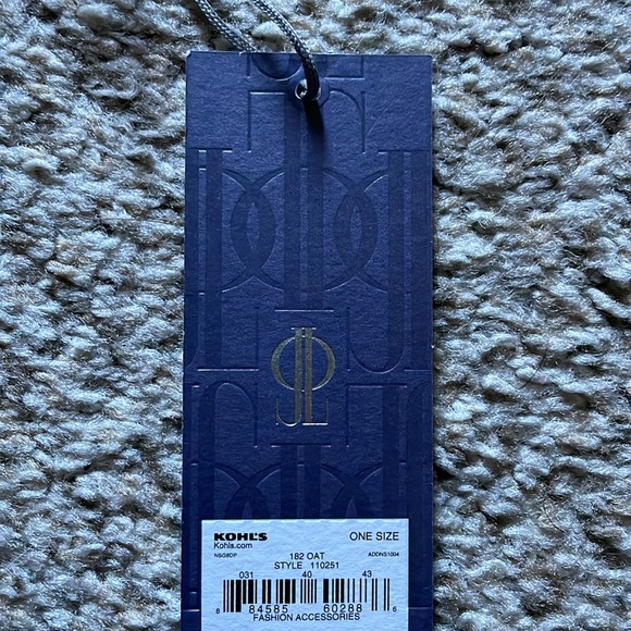 Jennifer Lopez Bejeweled Scarf - Picture 4 of 4